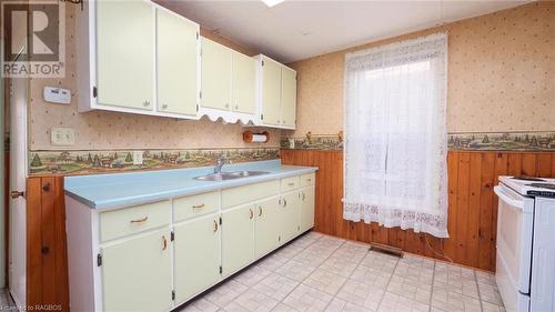 486 13Th St A W, Owen Sound, ON - Indoor Photo Showing Kitchen With Double Sink