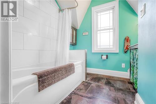 107 Elizabeth Street, Chatsworth (Twp), ON - Indoor Photo Showing Bathroom