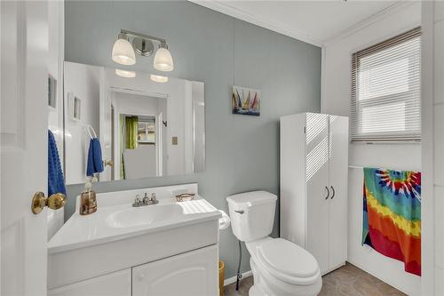 1054 Lakeshore Road, Selkirk, ON - Indoor Photo Showing Bathroom