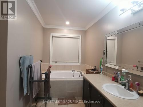 557 Woodspring Avenue, Newmarket, ON - Indoor Photo Showing Bathroom
