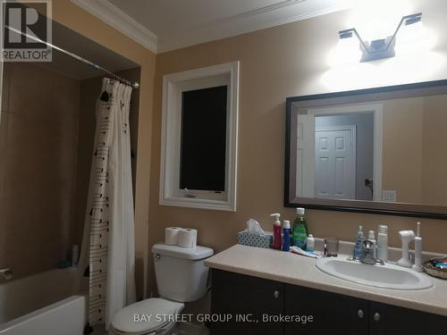 557 Woodspring Avenue, Newmarket, ON - Indoor Photo Showing Bathroom