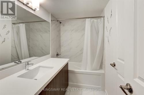 #121 -3062 Sixth Line, Oakville, ON - Indoor Photo Showing Bathroom