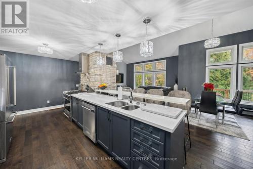 11 Fieldway Court, Melancthon, ON - Indoor Photo Showing Kitchen With Upgraded Kitchen