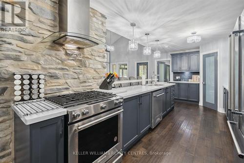 11 Fieldway Crt, Melancthon, ON - Indoor Photo Showing Kitchen With Upgraded Kitchen