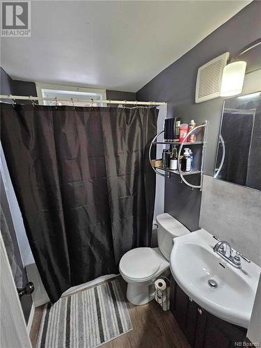 1585 Keith, Bathurst, NB - Indoor Photo Showing Bathroom