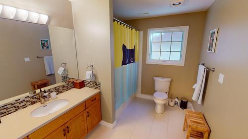 1104 - 5201 Fairway Drive, Fairmont Hot Springs, BC - Indoor Photo Showing Bathroom