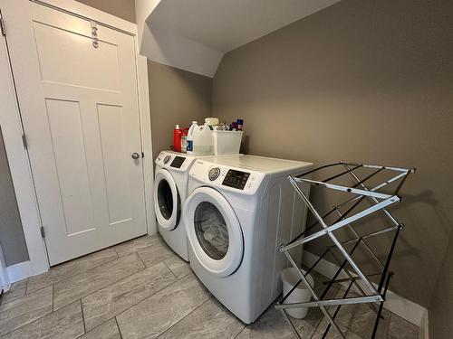 233 Winnipeg Avenue, Grand Forks, BC - Indoor Photo Showing Laundry Room