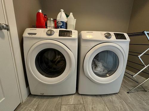 233 Winnipeg Avenue, Grand Forks, BC - Indoor Photo Showing Laundry Room