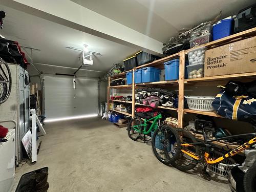 233 Winnipeg Avenue, Grand Forks, BC - Indoor Photo Showing Garage