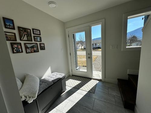 233 Winnipeg Avenue, Grand Forks, BC - Indoor Photo Showing Other Room