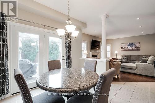 3268 Cabano Cres, Mississauga, ON - Indoor Photo Showing Dining Room