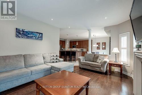 3268 Cabano Cres, Mississauga, ON - Indoor Photo Showing Living Room