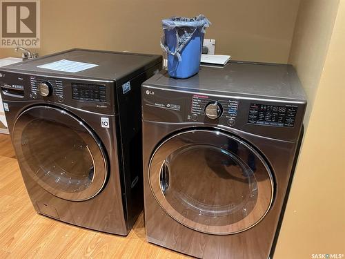 14 Somerset Street, Gravelbourg, SK - Indoor Photo Showing Laundry Room