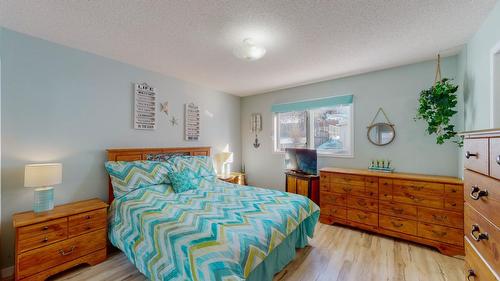 234 21St Avenue N, Creston, BC - Indoor Photo Showing Bedroom