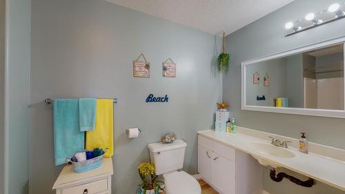 234 21St Avenue N, Creston, BC - Indoor Photo Showing Bathroom