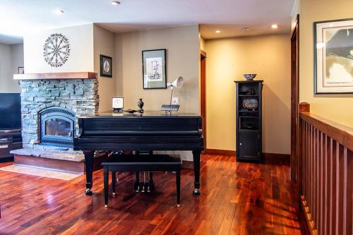 1575 Manor Road, Kimberley, BC - Indoor With Fireplace