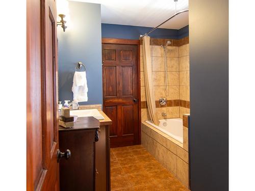 1575 Manor Road, Kimberley, BC - Indoor Photo Showing Bathroom