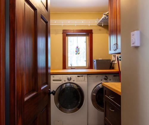 1575 Manor Road, Kimberley, BC - Indoor Photo Showing Laundry Room