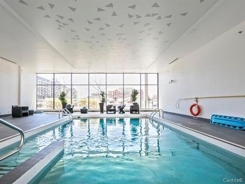 Piscine - 605-170 Rue Rioux, Montréal (Le Sud-Ouest), QC - Indoor Photo Showing Other Room With In Ground Pool