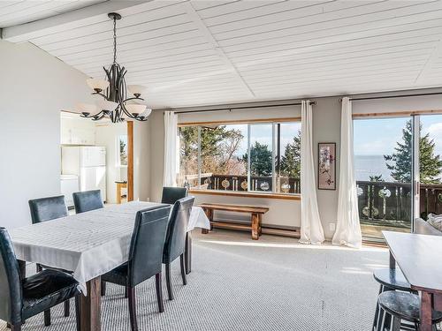 3670 Nautilus Rd, Nanoose Bay, BC - Indoor Photo Showing Dining Room