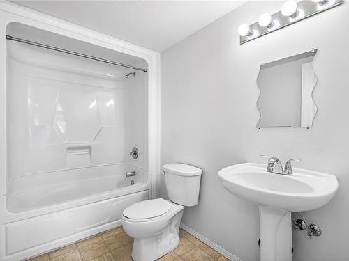 201-2825 3Rd Ave, Port Alberni, BC - Indoor Photo Showing Bathroom