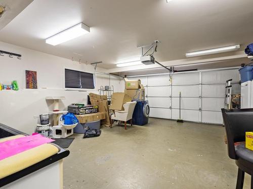 2547 Misty Glen Pl, Mill Bay, BC - Indoor Photo Showing Garage