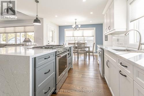 2518 Dorchester Rd, Thames Centre, ON - Indoor Photo Showing Kitchen With Upgraded Kitchen