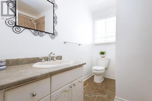 160 Commercial St, Welland, ON - Indoor Photo Showing Bathroom