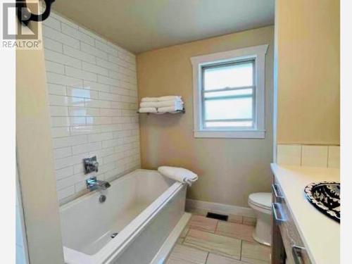 4109 Whalen Ave, Powell River, BC - Indoor Photo Showing Bathroom