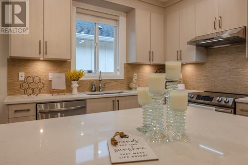 248 Bentgrass Avenue, Oliver, BC - Indoor Photo Showing Kitchen With Upgraded Kitchen