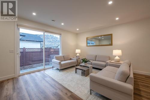 248 Bentgrass Avenue, Oliver, BC - Indoor Photo Showing Living Room