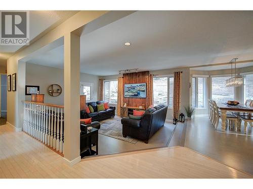 721 Royal Pine Drive, Kelowna, BC - Indoor Photo Showing Living Room