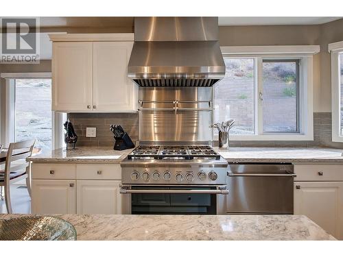 721 Royal Pine Drive, Kelowna, BC - Indoor Photo Showing Kitchen With Upgraded Kitchen