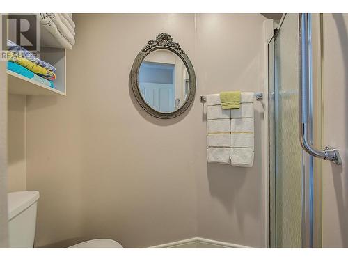 721 Royal Pine Drive, Kelowna, BC - Indoor Photo Showing Bathroom