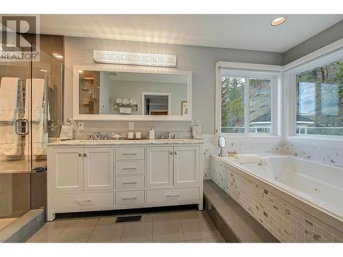 721 Royal Pine Drive, Kelowna, BC - Indoor Photo Showing Bathroom