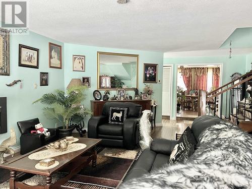 196 Chinook Avenue, Kitimat, BC - Indoor Photo Showing Living Room