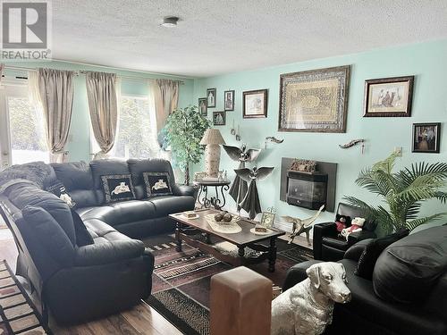 196 Chinook Avenue, Kitimat, BC - Indoor Photo Showing Living Room