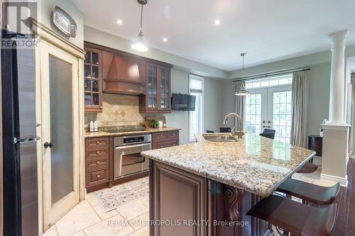 1 - 301 Crossing Bridge Place, Aurora, ON - Indoor Photo Showing Kitchen With Upgraded Kitchen