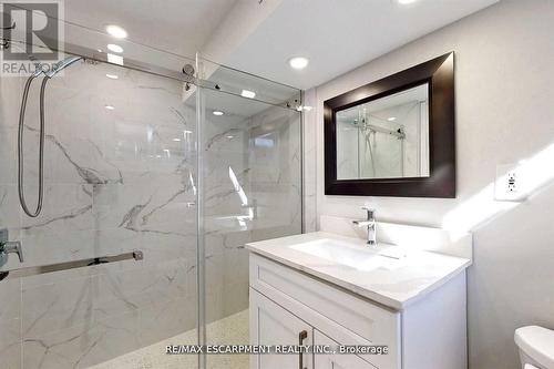 147 Garside Ave S, Hamilton, ON - Indoor Photo Showing Bathroom