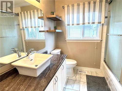 853 Scala Avenue, Orleans, ON - Indoor Photo Showing Bathroom
