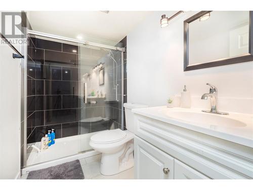 965 Manhattan Drive, Kelowna, BC - Indoor Photo Showing Bathroom