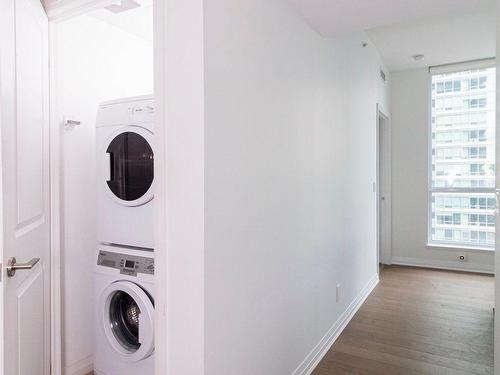 1502-8 Mercer St, Toronto, ON - Indoor Photo Showing Laundry Room