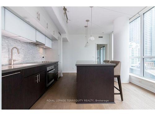1502-8 Mercer St, Toronto, ON - Indoor Photo Showing Kitchen With Upgraded Kitchen