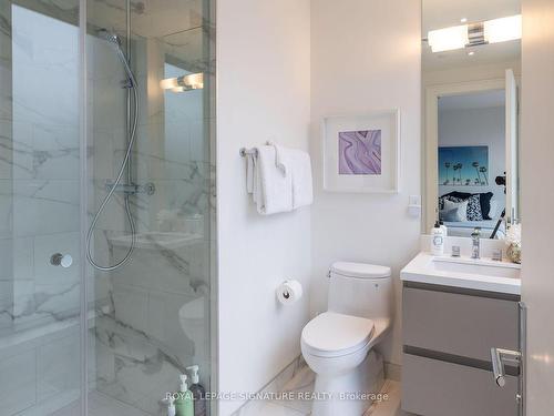 77 Foxbar Rd, Toronto, ON - Indoor Photo Showing Bathroom