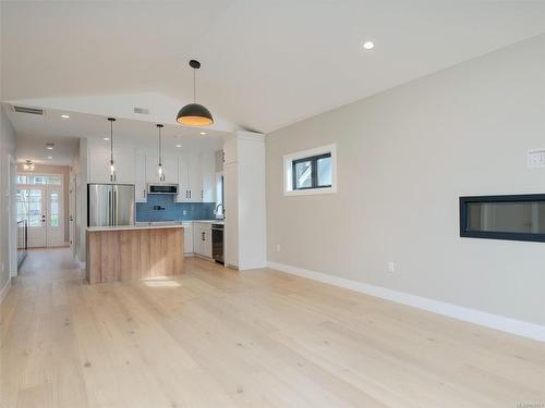 10944 Chalet Rd, North Saanich, BC - Indoor Photo Showing Kitchen With Upgraded Kitchen