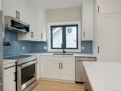 10944 Chalet Rd, North Saanich, BC - Indoor Photo Showing Kitchen With Upgraded Kitchen