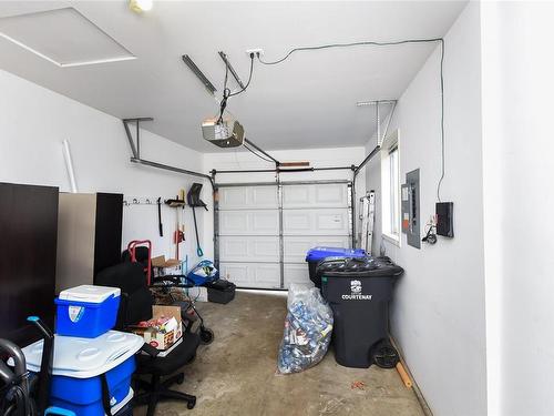 A-2312 1St St, Courtenay, BC - Indoor Photo Showing Garage
