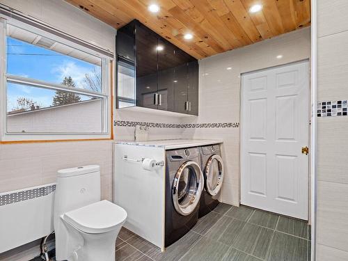 Ensuite bathroom - 401 Rue La Fontaine, Granby, QC - Indoor Photo Showing Laundry Room