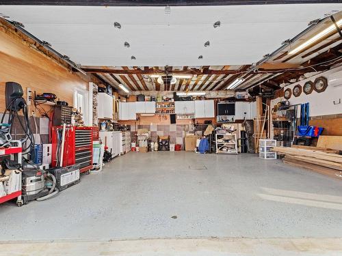 Garage - 401 Rue La Fontaine, Granby, QC - Indoor Photo Showing Garage