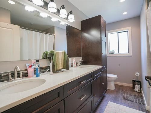 2395 14Th Ave, Port Alberni, BC - Indoor Photo Showing Bathroom